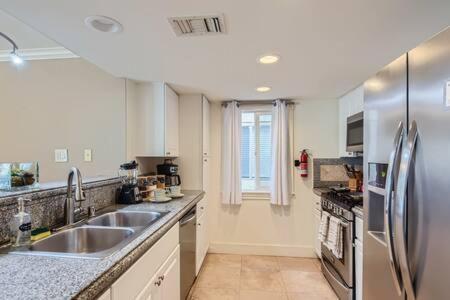 Awesome 3Br 2Bth 1 Block To Beach C2 Newport Beach Exteriör bild