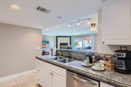 Awesome 3Br 2Bth 1 Block To Beach C2 Newport Beach Exteriör bild